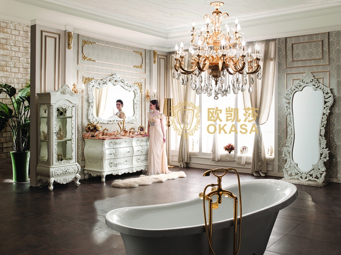 欧式浴室柜的整体打造、银丝金箔的装饰镶嵌、桃花心木的装饰，尽显“古典奢华王者之风。