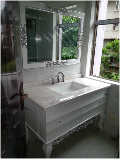 业主刘先生选择了欧凯莎5套不同设计特点的欧式浴室柜